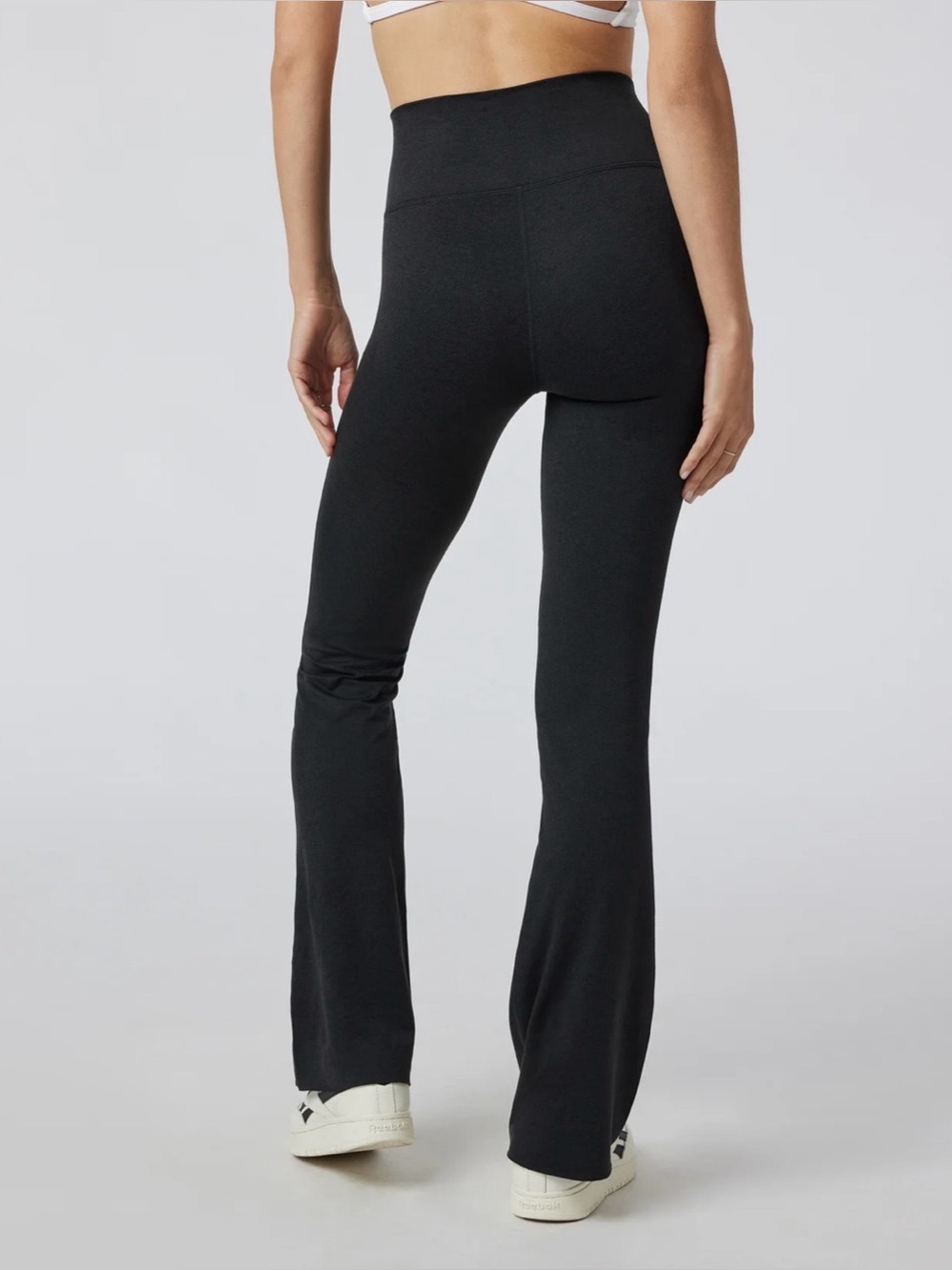 NWOT Vuori Halo Slim Flare Pant Yoga Athleisure Everyday Chic DreamKnit Black M - Picture 3 of 9